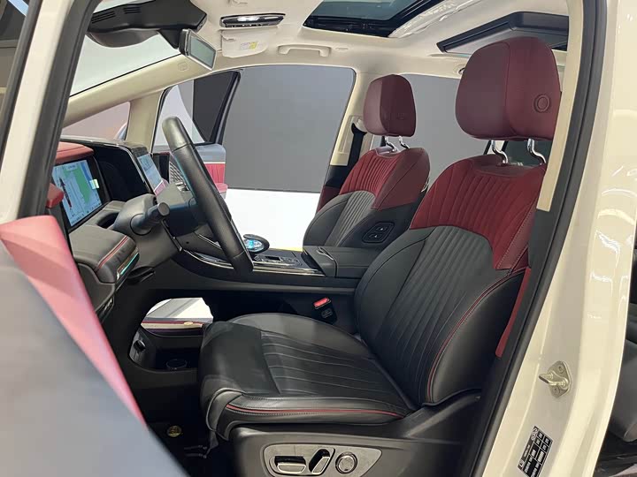 Фото 10 - GAC Trumpchi E9