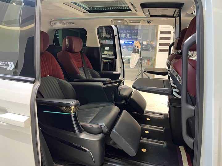 Фото 14 - GAC Trumpchi E9