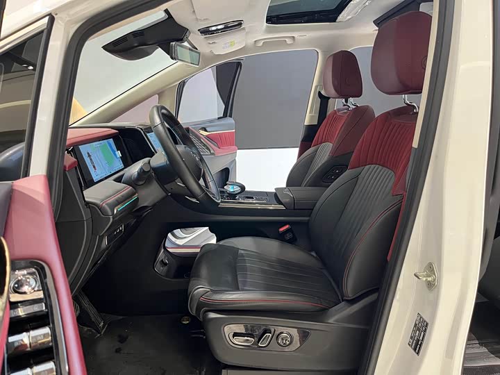 Фото 9 - GAC Trumpchi E9