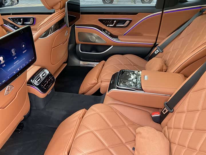 Фото 16 - Mercedes-Benz Maybach S-Class