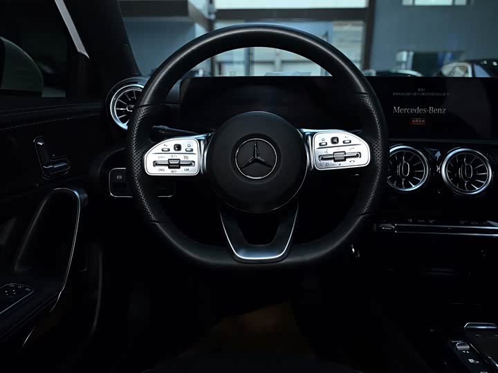 Фото 9 - Mercedes-Benz A-Class