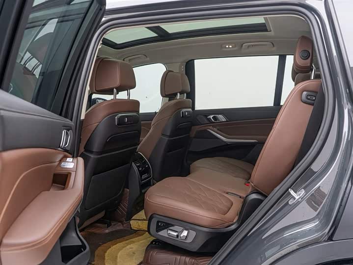 Фото 14 - BMW X7