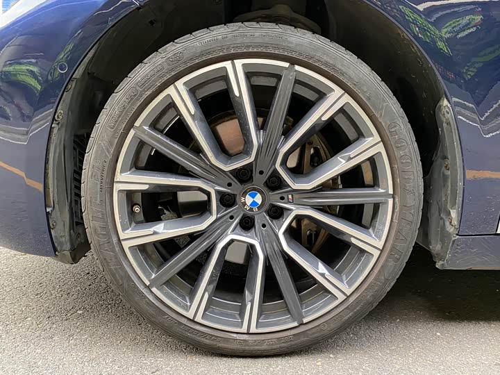 Фото 13 - BMW 7 Series