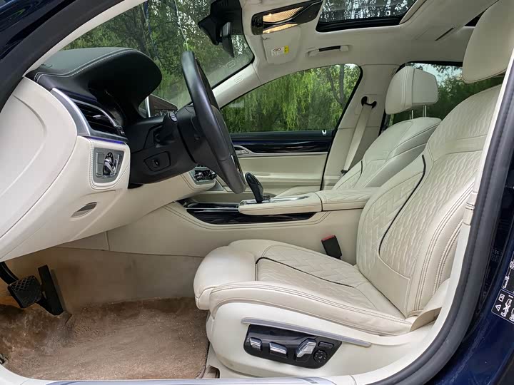 Фото 14 - BMW 7 Series