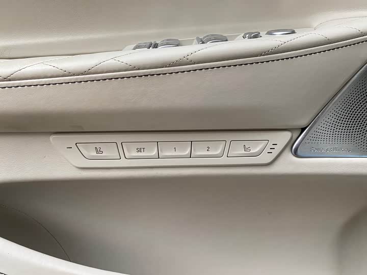 Фото 15 - BMW 7 Series