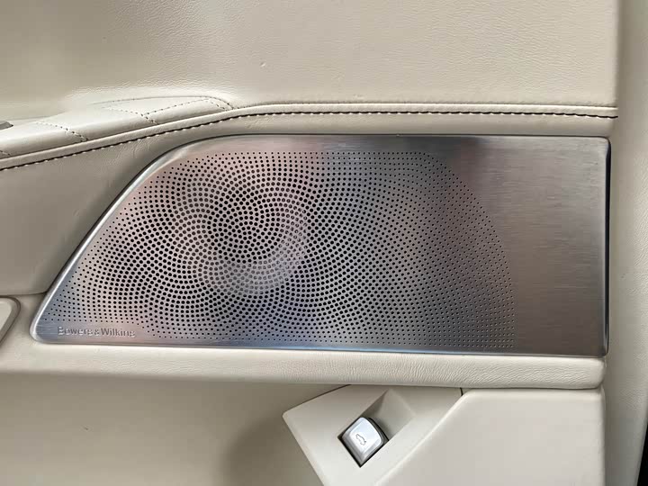 Фото 17 - BMW 7 Series