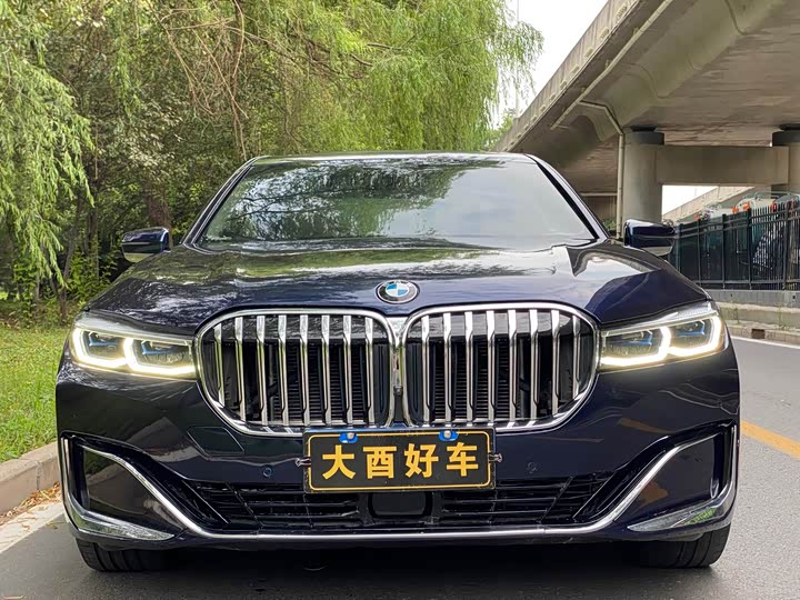 Фото 2 - BMW 7 Series