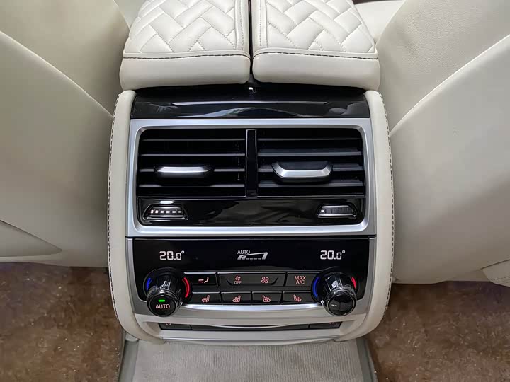 Фото 22 - BMW 7 Series