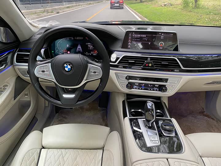 Фото 24 - BMW 7 Series