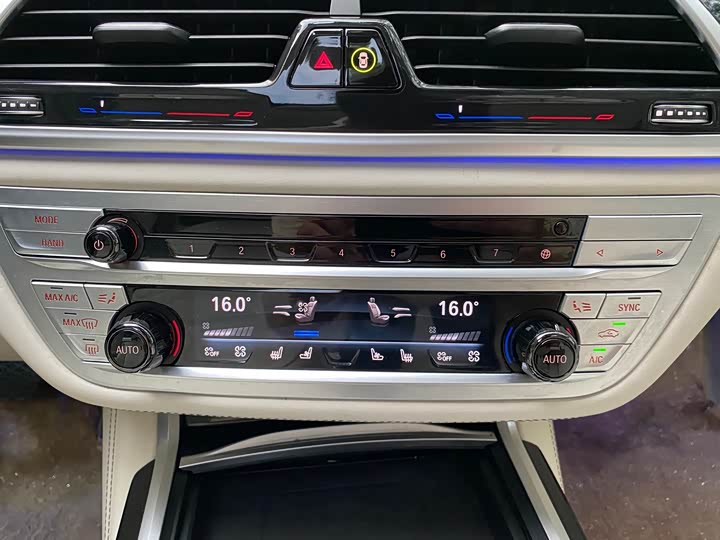 Фото 26 - BMW 7 Series