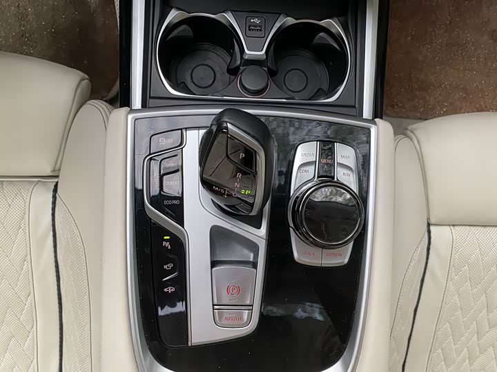 Фото 27 - BMW 7 Series