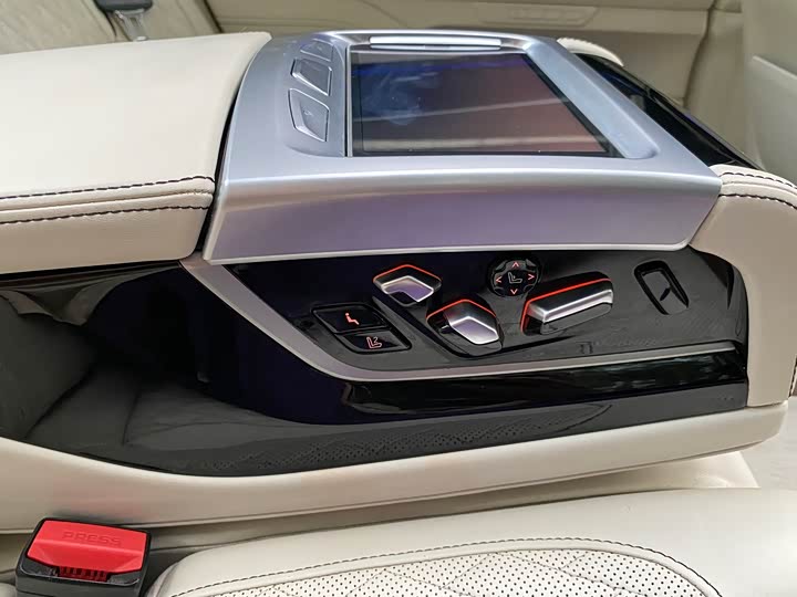 Фото 29 - BMW 7 Series