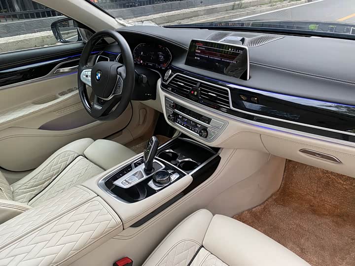 Фото 32 - BMW 7 Series