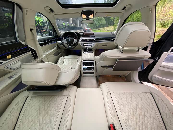 Фото 35 - BMW 7 Series