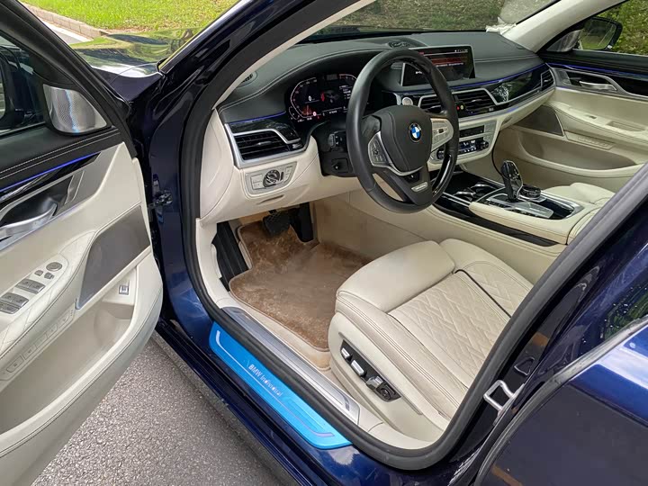 Фото 4 - BMW 7 Series