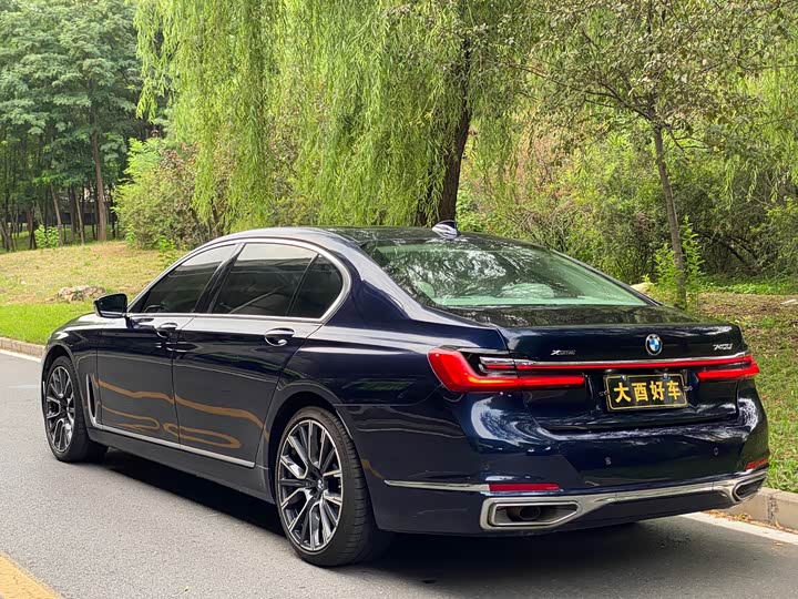 Фото 8 - BMW 7 Series