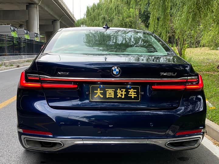 Фото 9 - BMW 7 Series