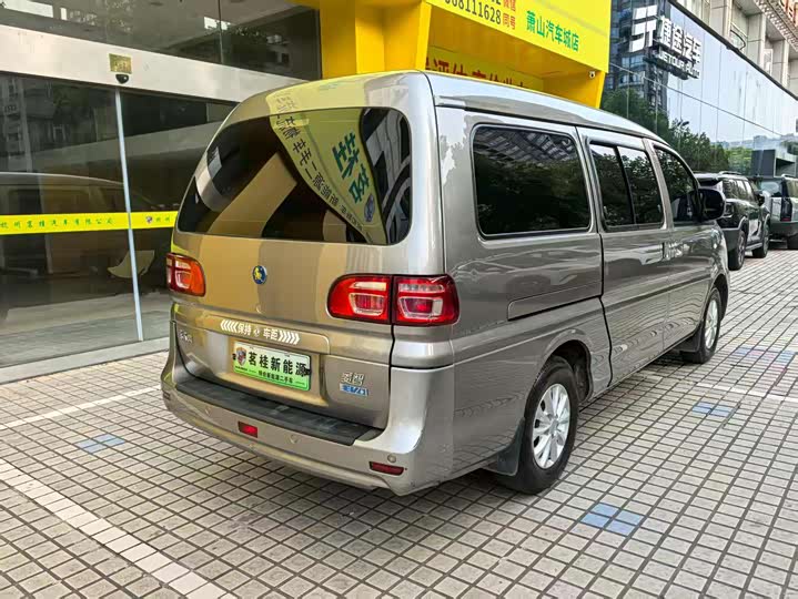 Фото 12 - Dongfeng Forthing Lingzhi M5 EV