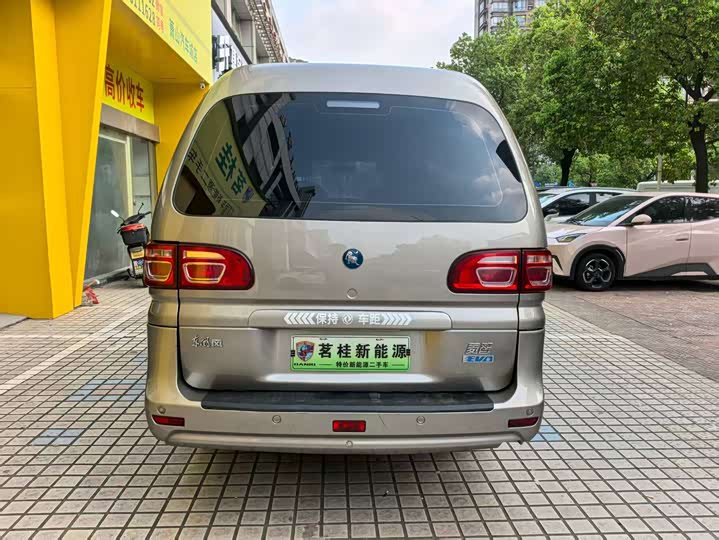 Фото 13 - Dongfeng Forthing Lingzhi M5 EV
