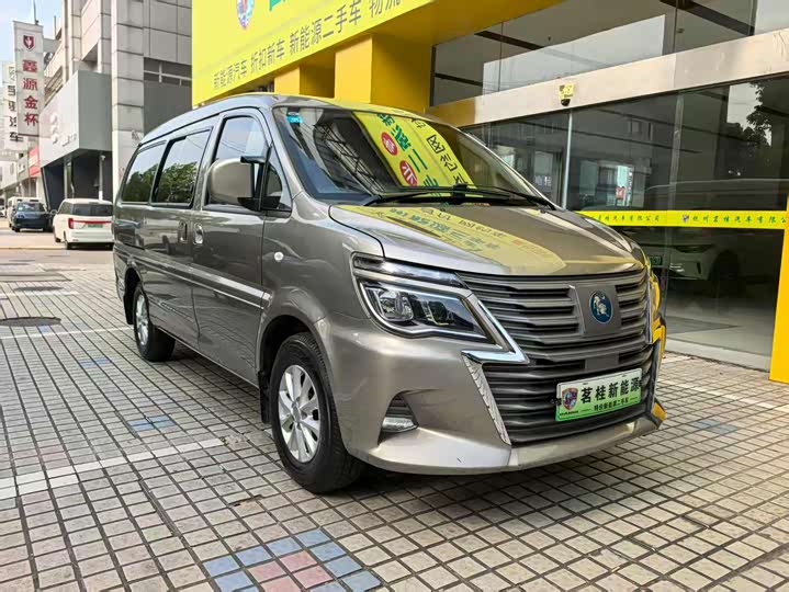 Фото 3 - Dongfeng Forthing Lingzhi M5 EV