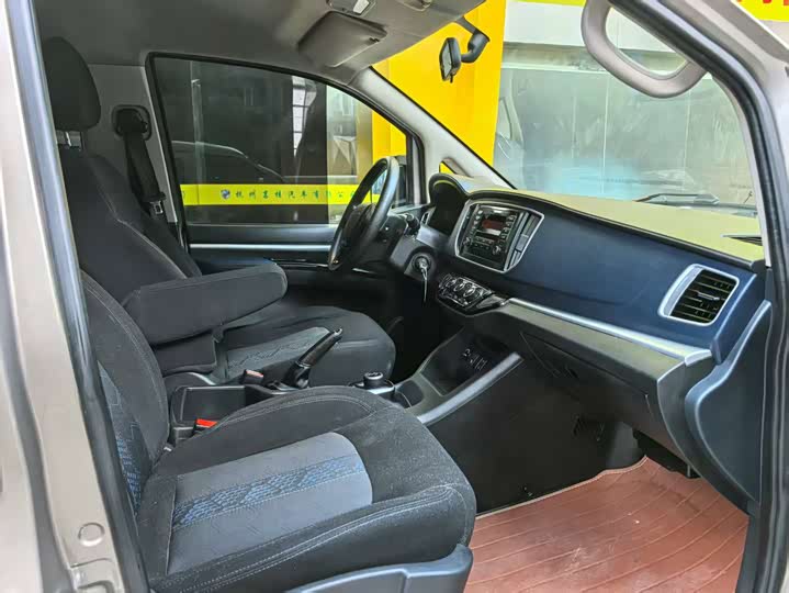 Фото 5 - Dongfeng Forthing Lingzhi M5 EV