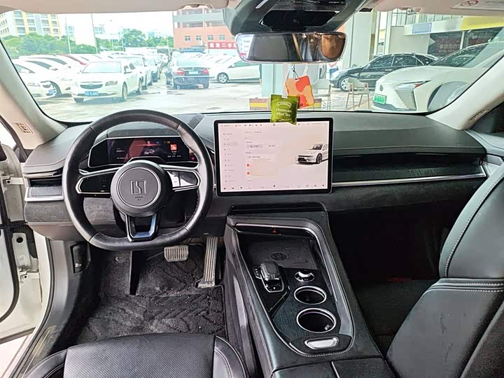 Фото 10 - Zeekr 001