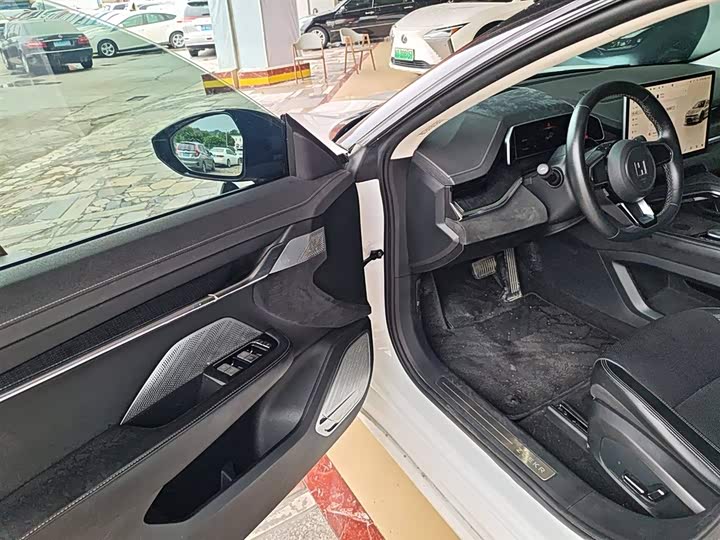 Фото 16 - Zeekr 001