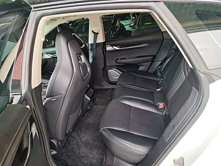 Фото 17 - Zeekr 001