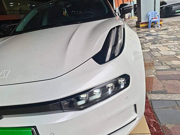 Фото 24 - Zeekr 001