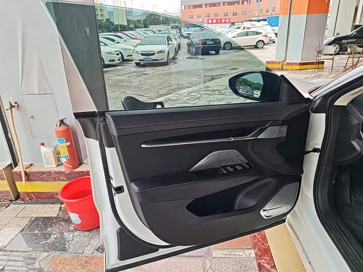 Фото 28 - Zeekr 001