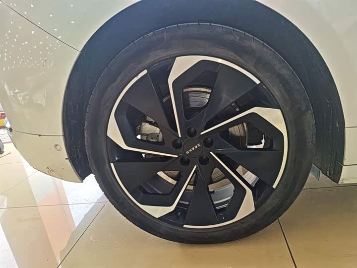 Фото 30 - Zeekr 001