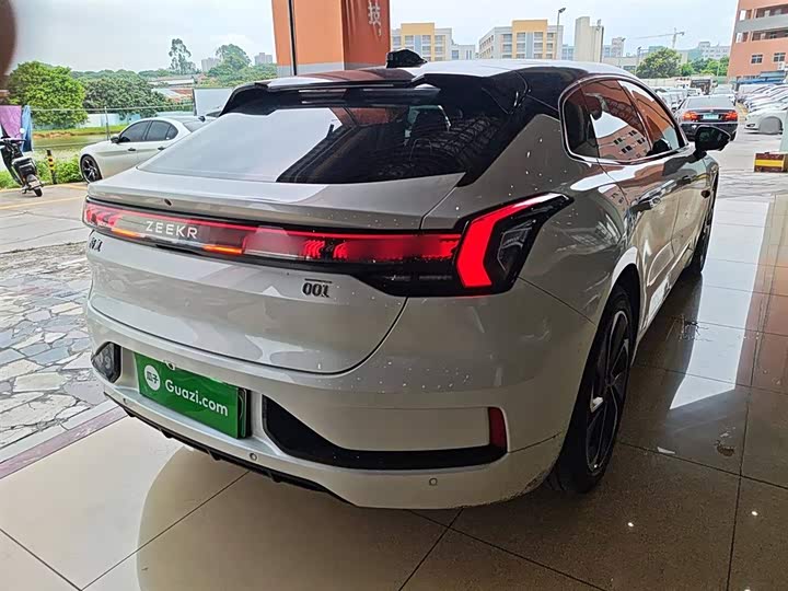 Фото 7 - Zeekr 001