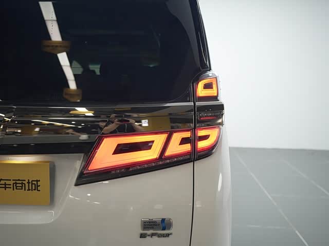 Фото 11 - Toyota Vellfire