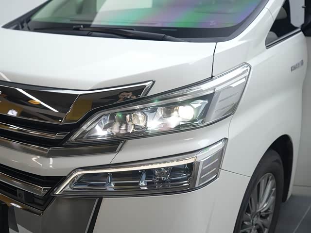 Фото 12 - Toyota Vellfire