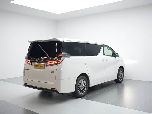 Фото 16 - Toyota Vellfire