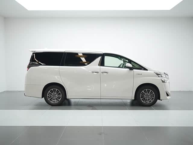 Фото 17 - Toyota Vellfire