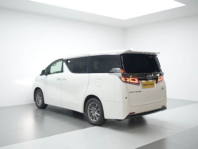 Фото 20 - Toyota Vellfire
