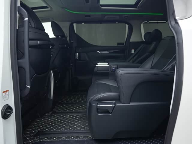 Фото 8 - Toyota Vellfire