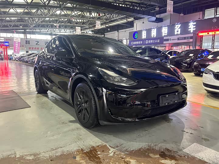 Фото 3 - Tesla Model Y