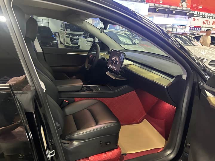 Фото 9 - Tesla Model Y