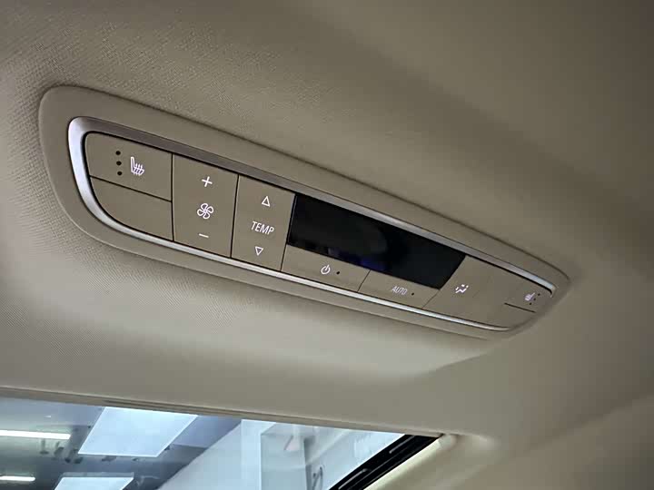 Фото 8 - Buick GL8 ES