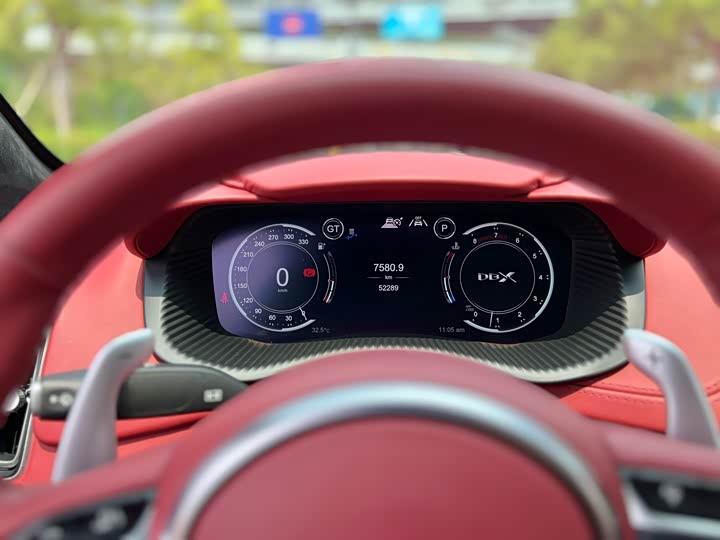 Фото 14 - Aston Martin DBX