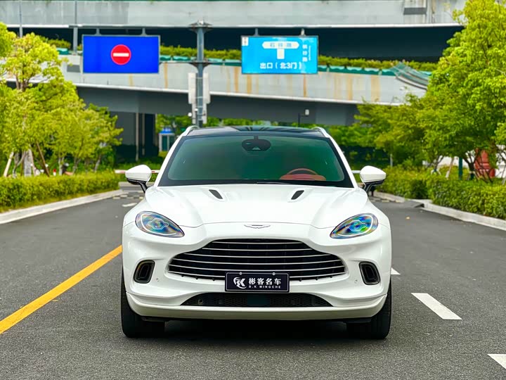 Фото 2 - Aston Martin DBX