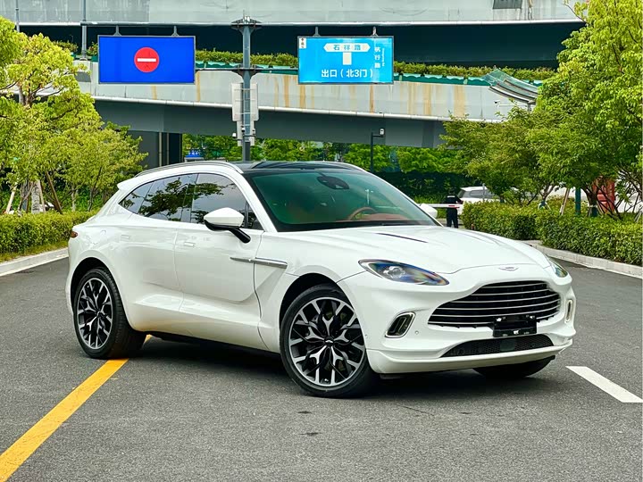Фото 3 - Aston Martin DBX