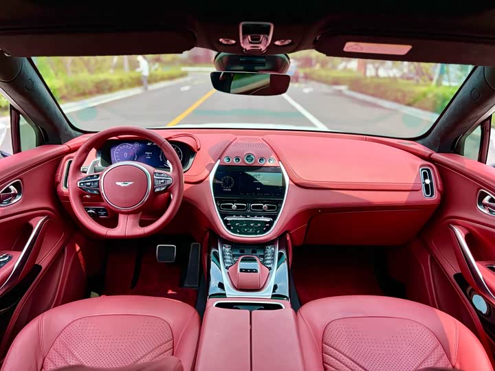 Фото 8 - Aston Martin DBX