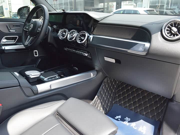 Фото 10 - Mercedes-Benz GLB-Class