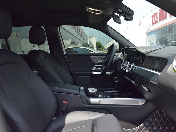 Фото 11 - Mercedes-Benz GLB-Class