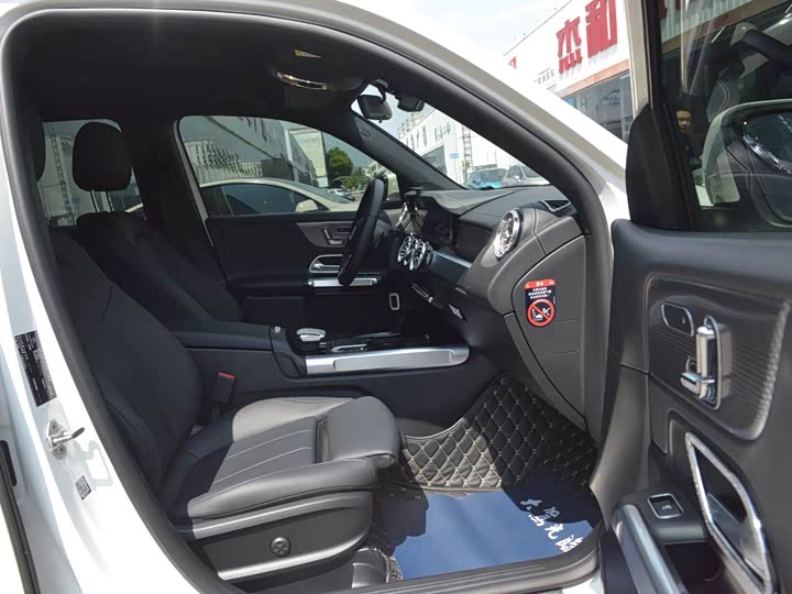 Фото 12 - Mercedes-Benz GLB-Class