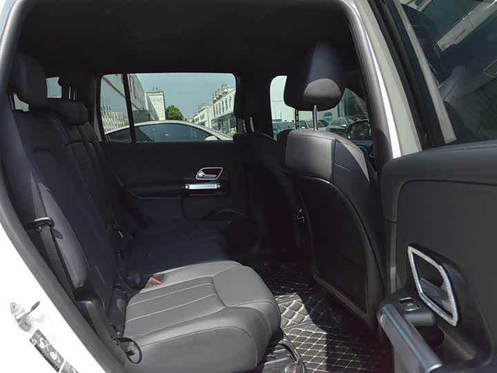 Фото 14 - Mercedes-Benz GLB-Class