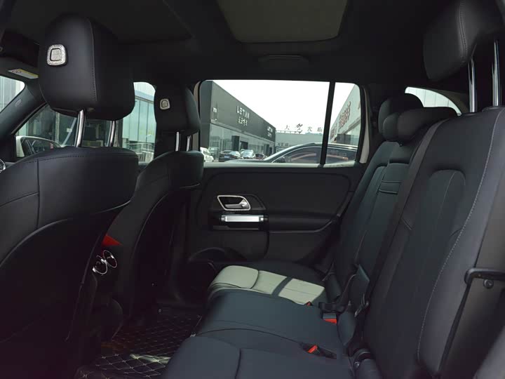 Фото 17 - Mercedes-Benz GLB-Class